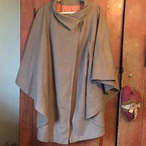Caplet/Poncho Style Coat - drycleaned